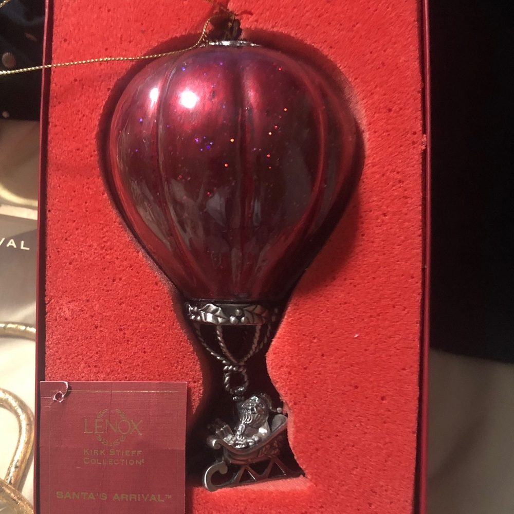 Lenox Santa’s Arrival 2nd in series in Box with Ornament Display Hanger